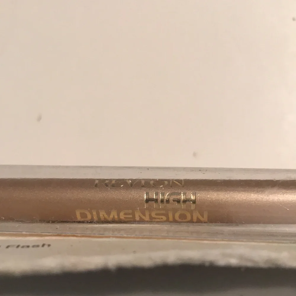 Revlon High dimension “Gold Flash” eyeliner